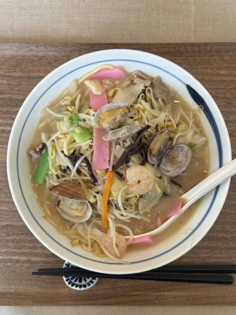 大村市「かねやす」のちゃんぽん｜海鮮入りでボリューム感のある一杯